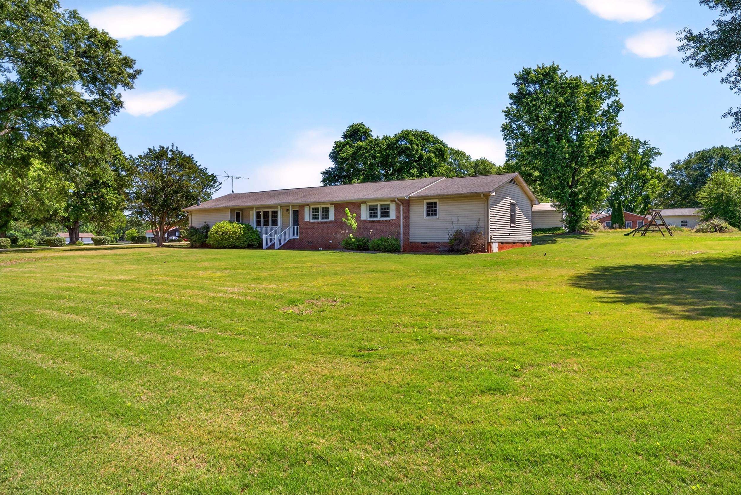 111 State Rd S-42-9220 Boiling Springs, SC 29316 - Photo 1 of 50 Gallery Image 1