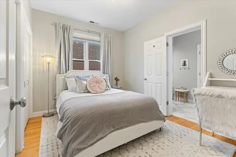 $575,000 | 2742 North Wolcott Avenue, Unit 3, Chicago, IL 60614