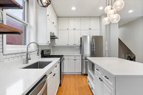 $575,000 | 2742 North Wolcott Avenue, Unit 3, Chicago, IL 60614