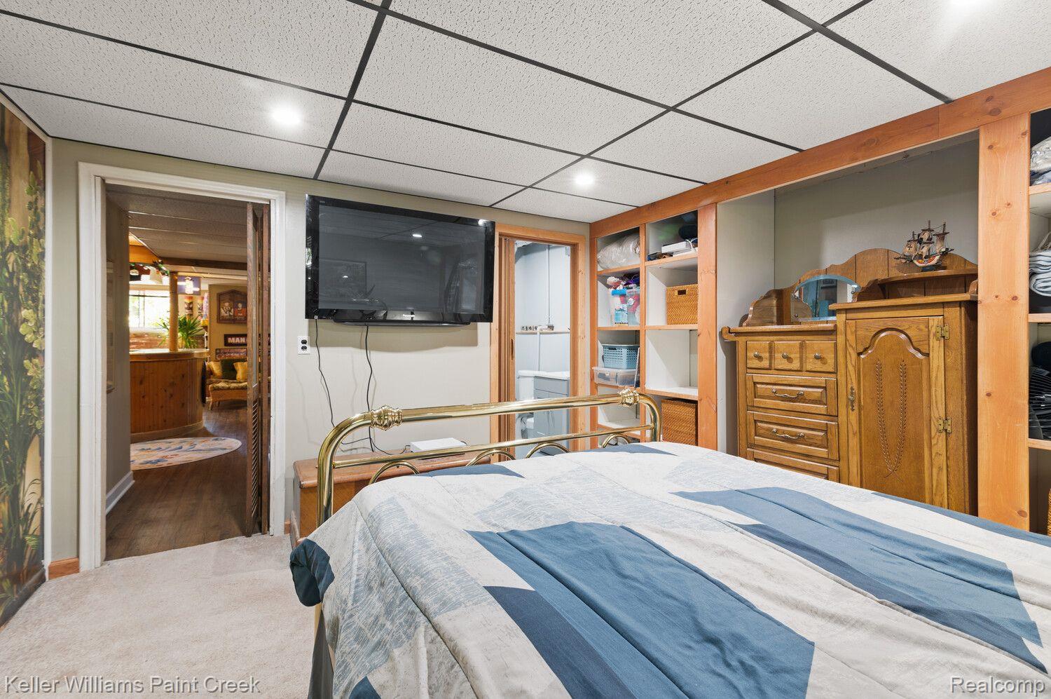 2550 Hessel Avenue Rochester, MI 48307 - Photo 16 of 35 Lower level bedroom view 2