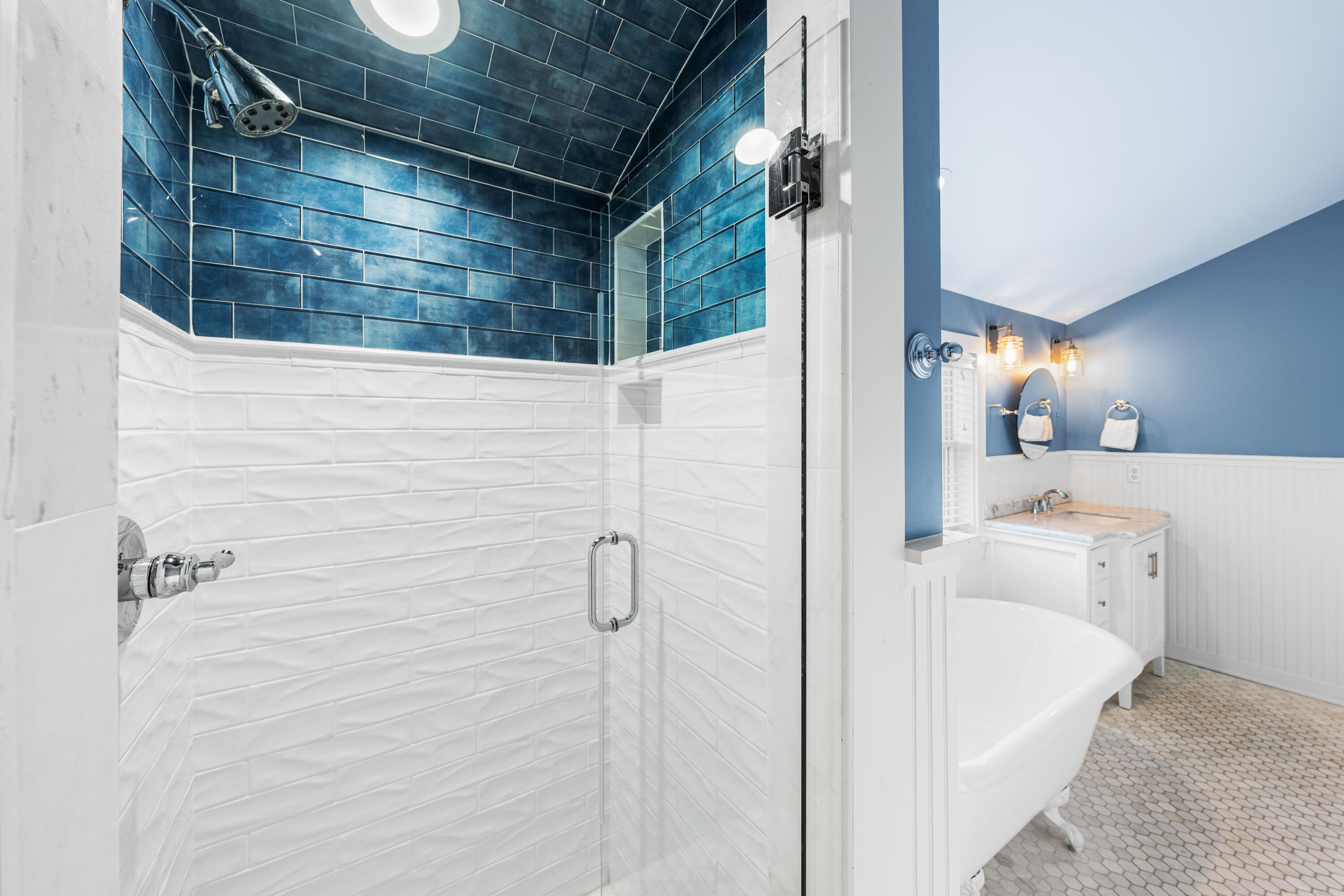 265 Salt Lane Watersound, FL 32461 - Photo 23 of 30 2nd Floor Guest Bath