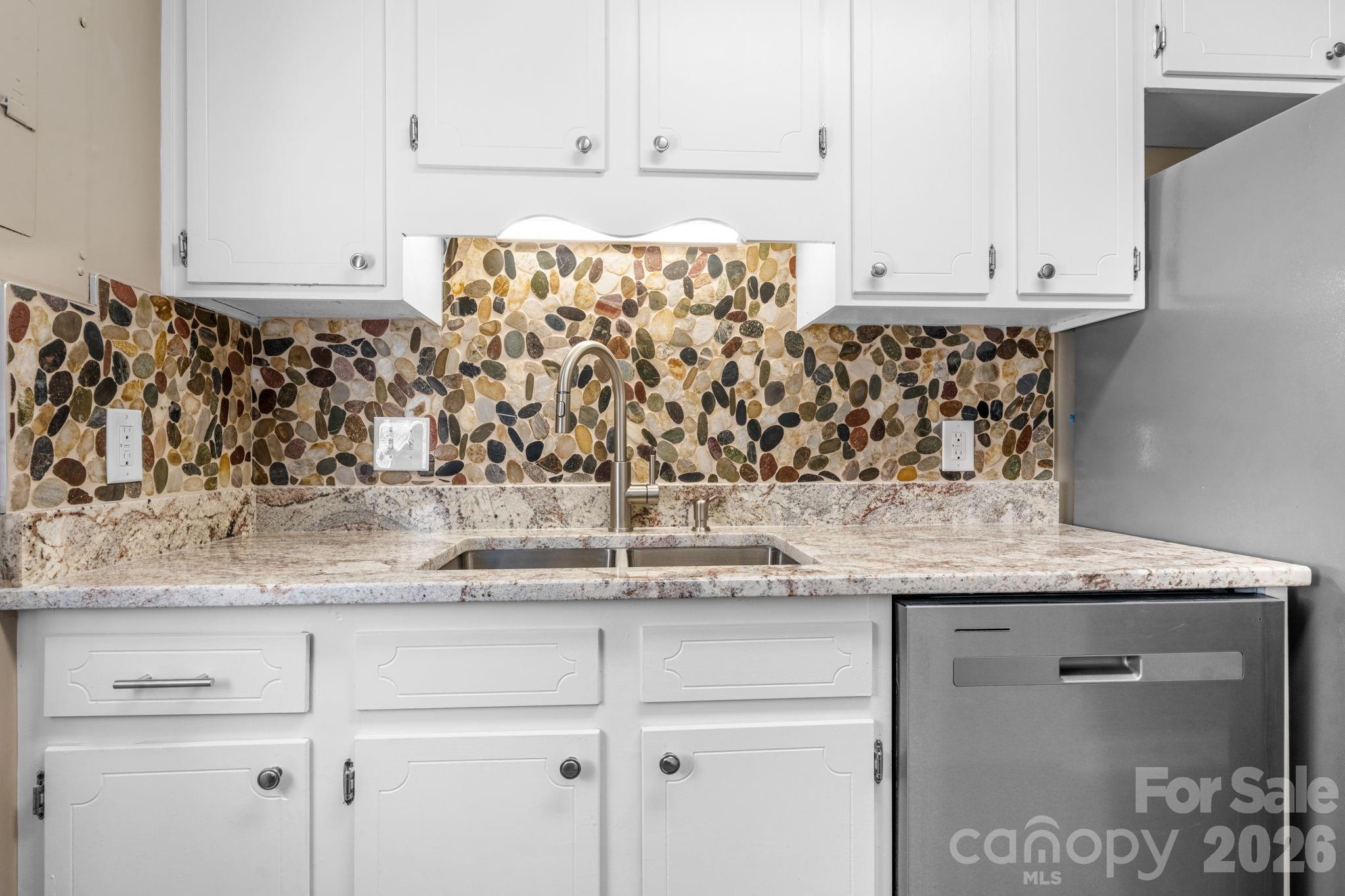 525 12th Street Southwest, Unit 30 Hickory, NC 28602 - Photo 7 of 22 a view of a kitchen