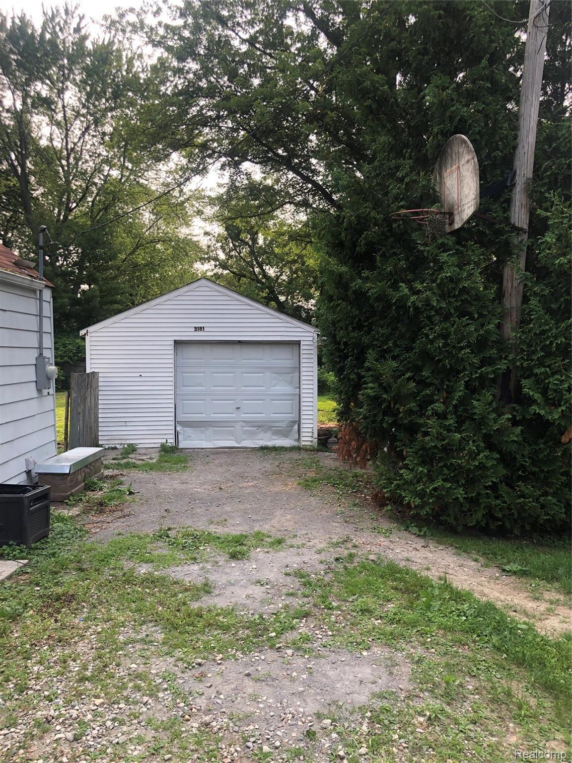 3181 Grant Road Rochester, MI 48309 - Photo 25 of 30 IMG_8220.JPG
