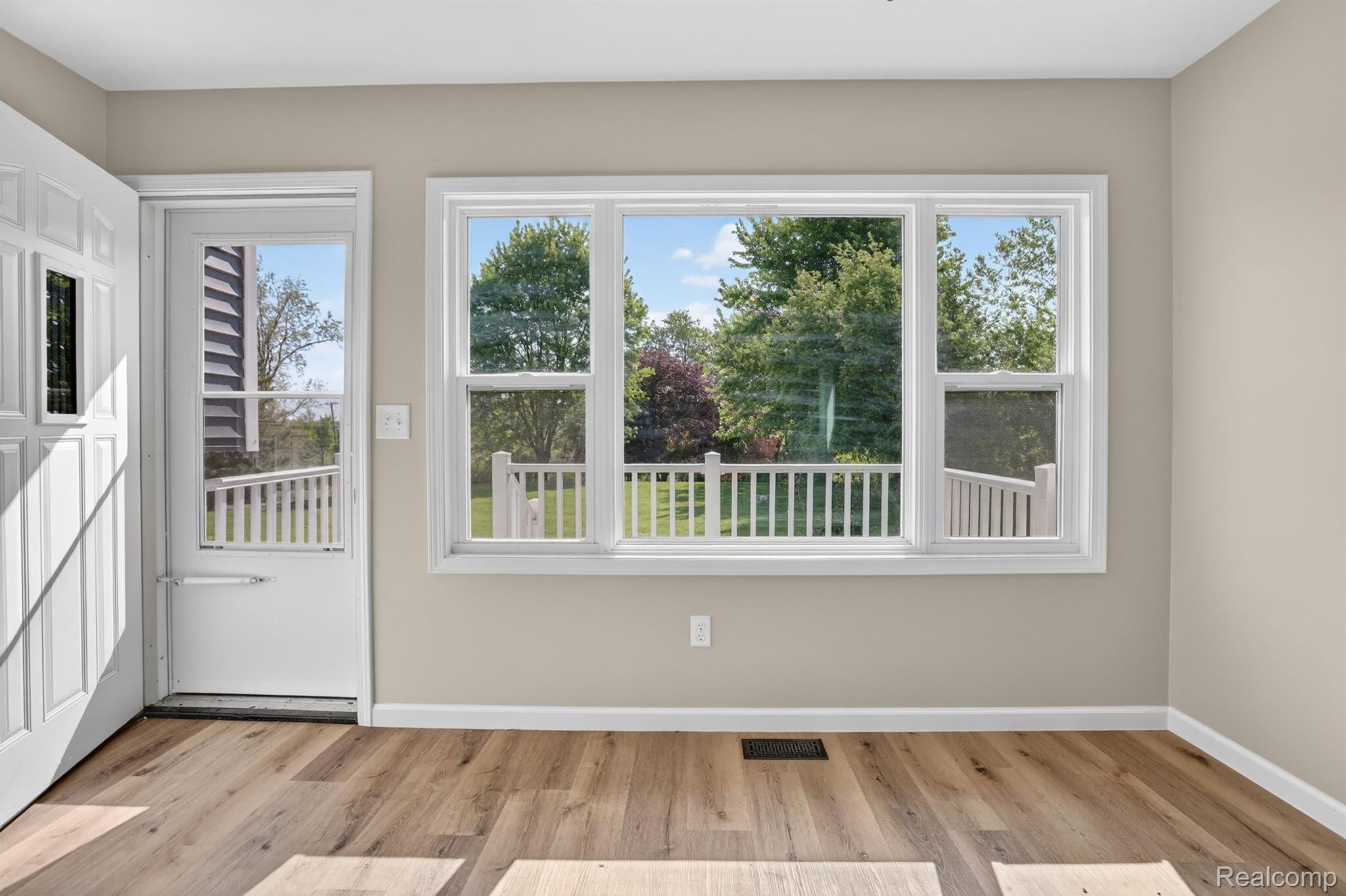 1215 North Oak Road Davison, MI 48423 - Photo 5 of 37