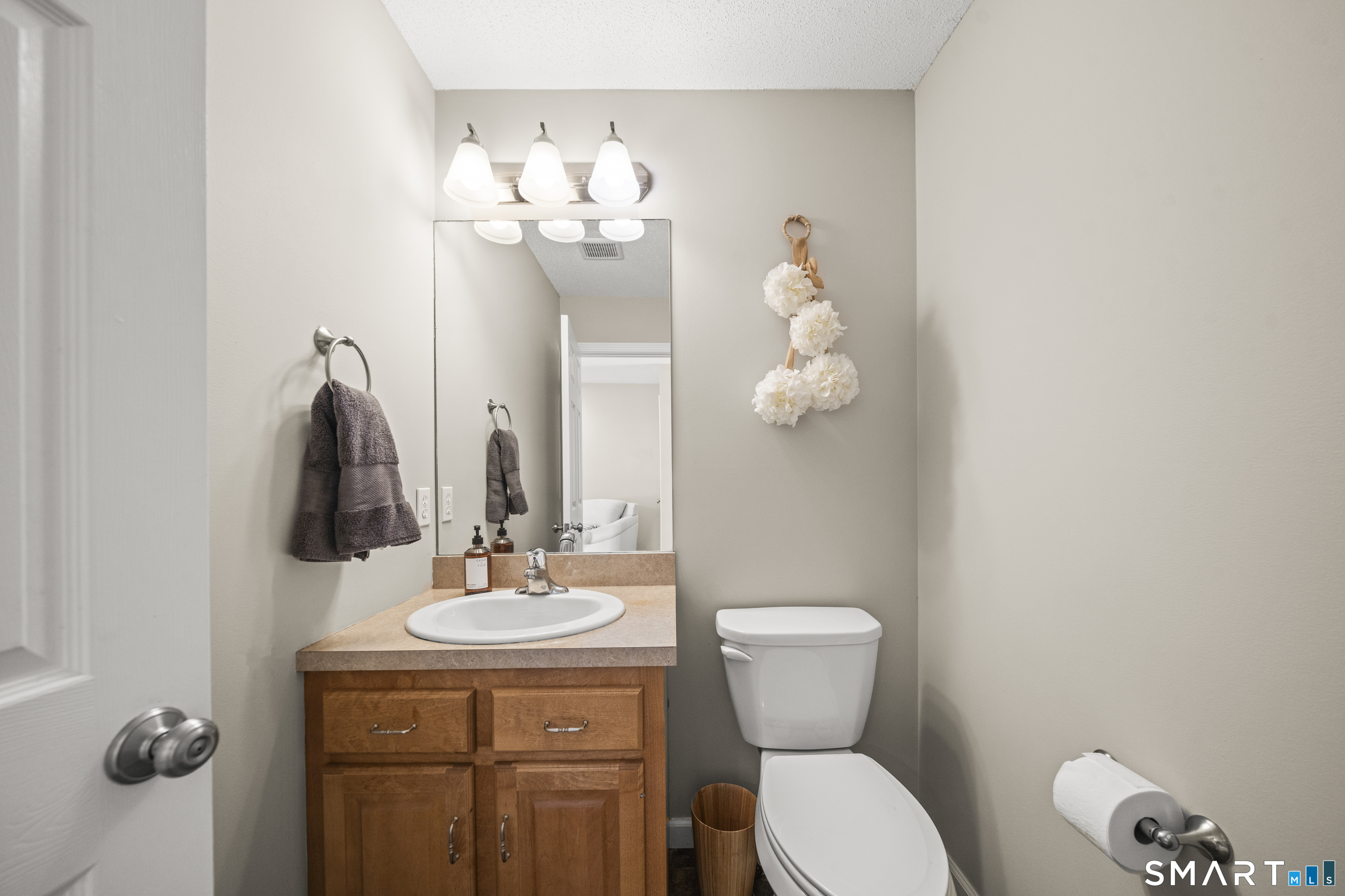 204 Oak Ridge Drive, Unit 204 Windsor Locks, CT 06096 - Photo 15 of 35