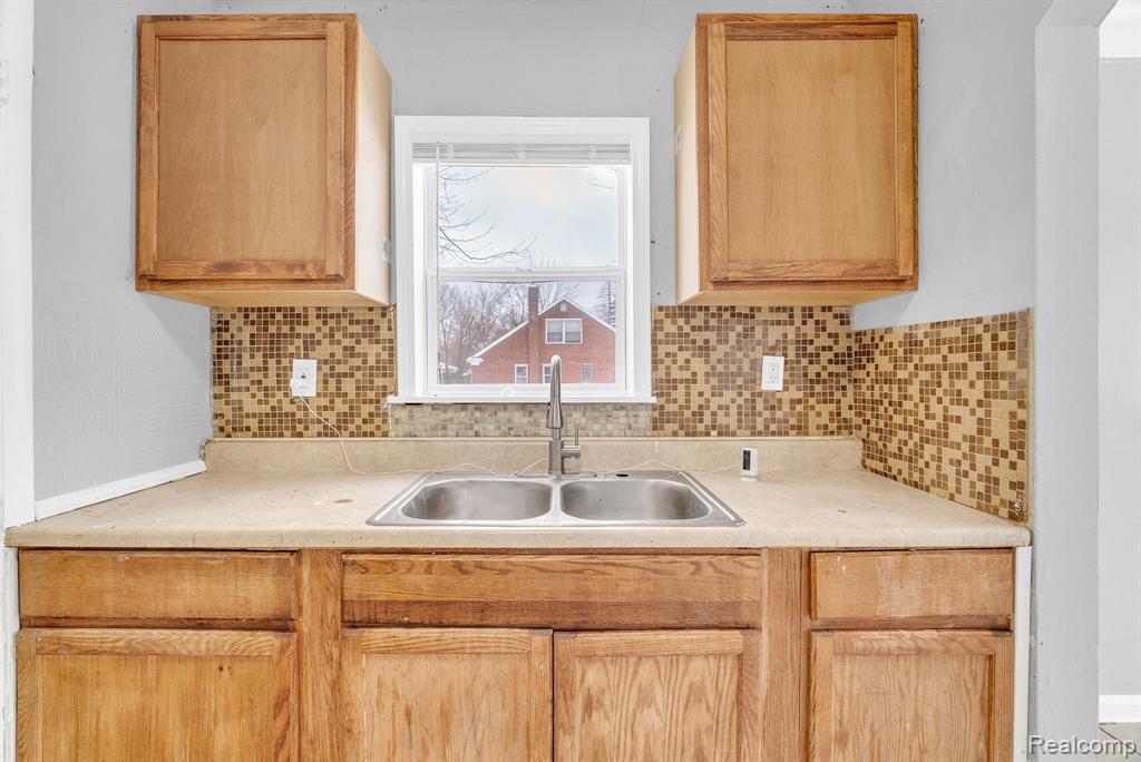 16939 Curtis Street Detroit, MI 48235 - Photo 13 of 25