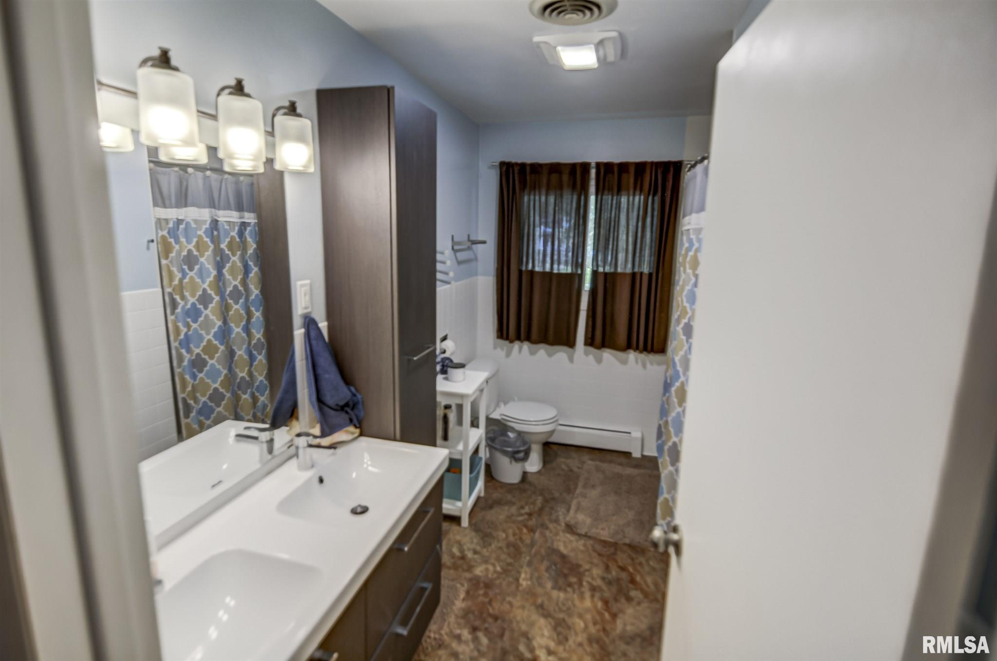 2137 East Eleanor Avenue Springfield, IL 62702 - Photo 9 of 21 Gallery Image 9