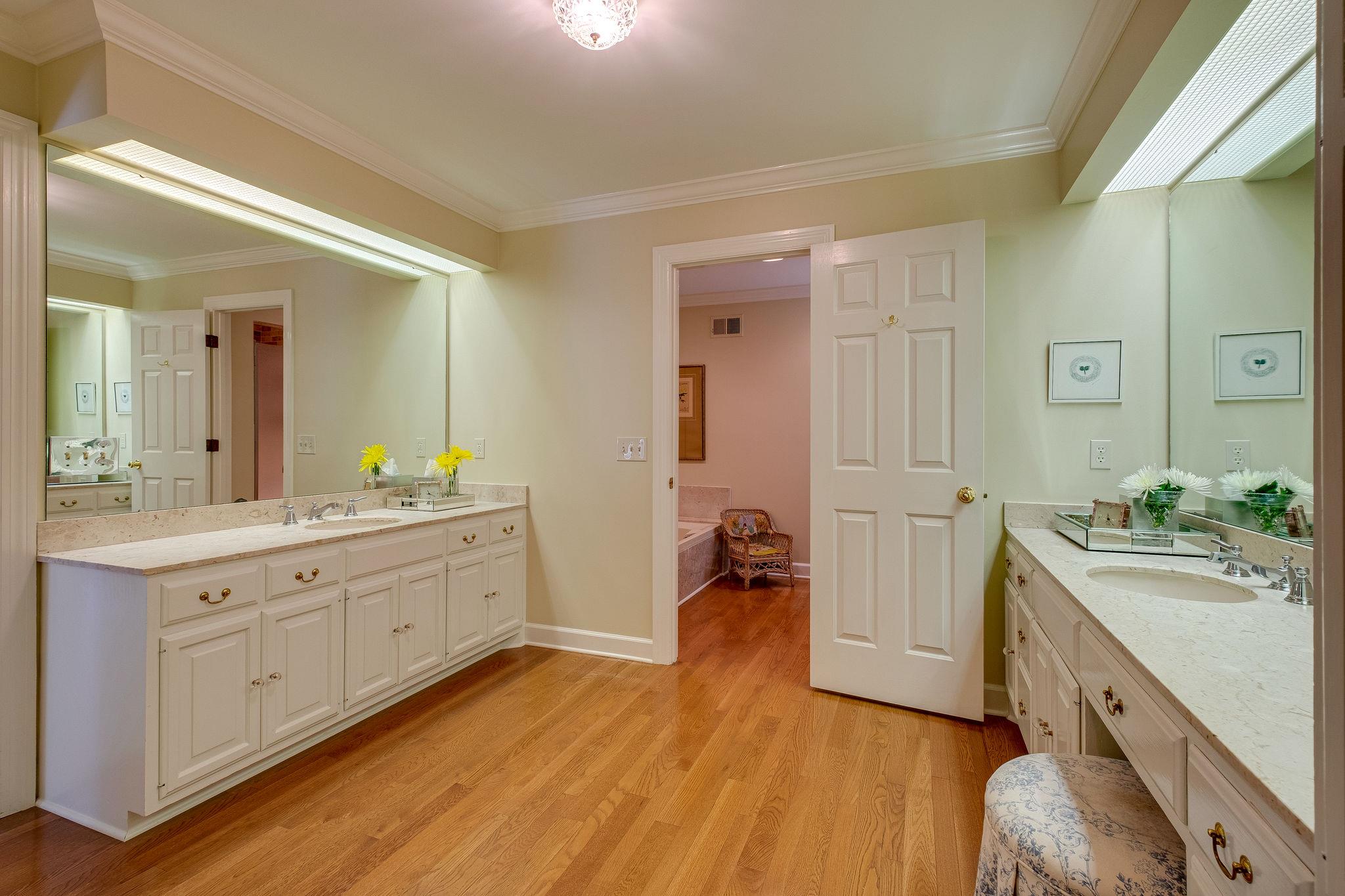 1005 Scramblers Knob Franklin, TN 37069 - Photo 19 of 29 a room with sink and mirror