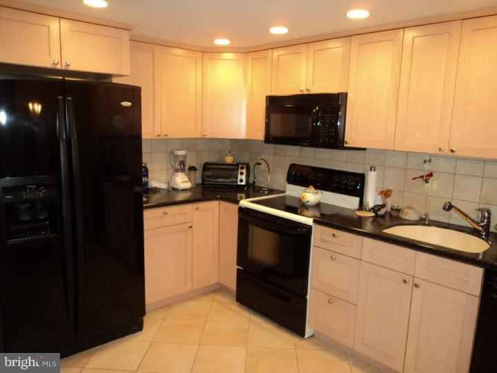 20103 Delaire Landing Road, Unit 103 Philadelphia, PA 19114 - Photo 2 of 22 Kitchen