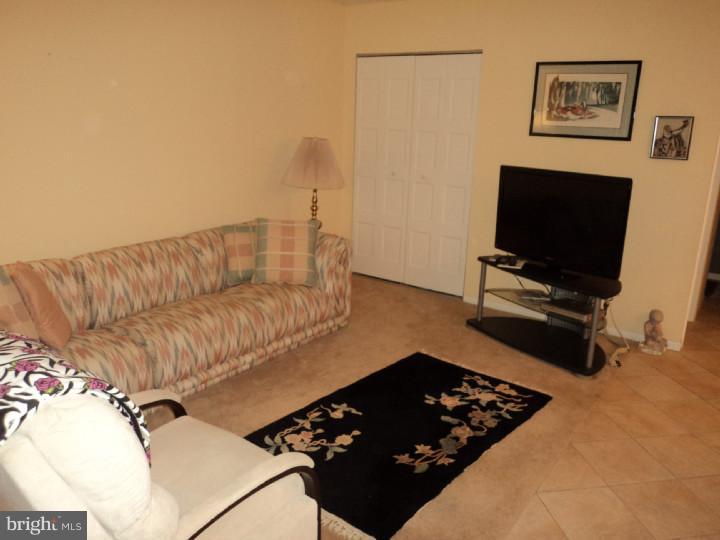 20103 Delaire Landing Road, Unit 103 Philadelphia, PA 19114 - Photo 17 of 22 Living Room