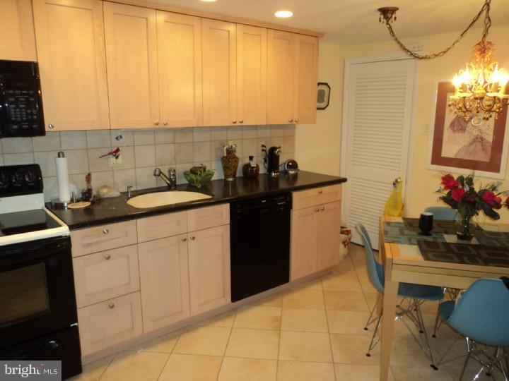 20103 Delaire Landing Road, Unit 103 Philadelphia, PA 19114 - Photo 8 of 22 Kitchen