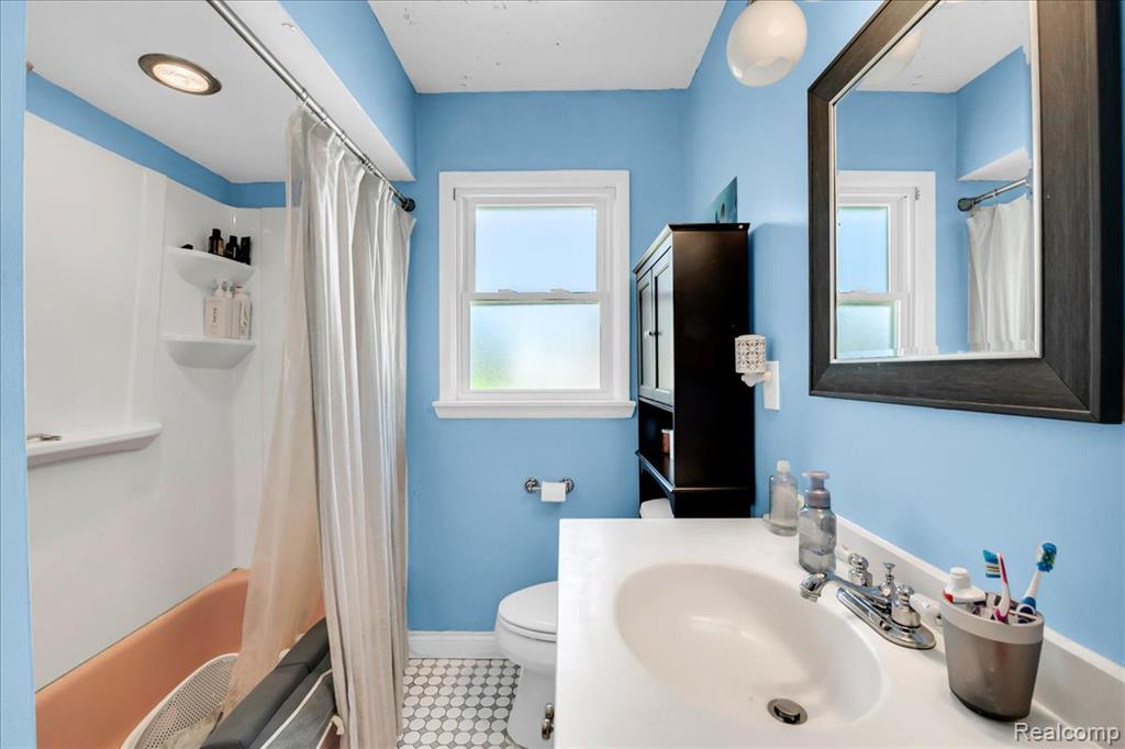 39401 Long Street Harrison Township, MI 48045 - Photo 13 of 18