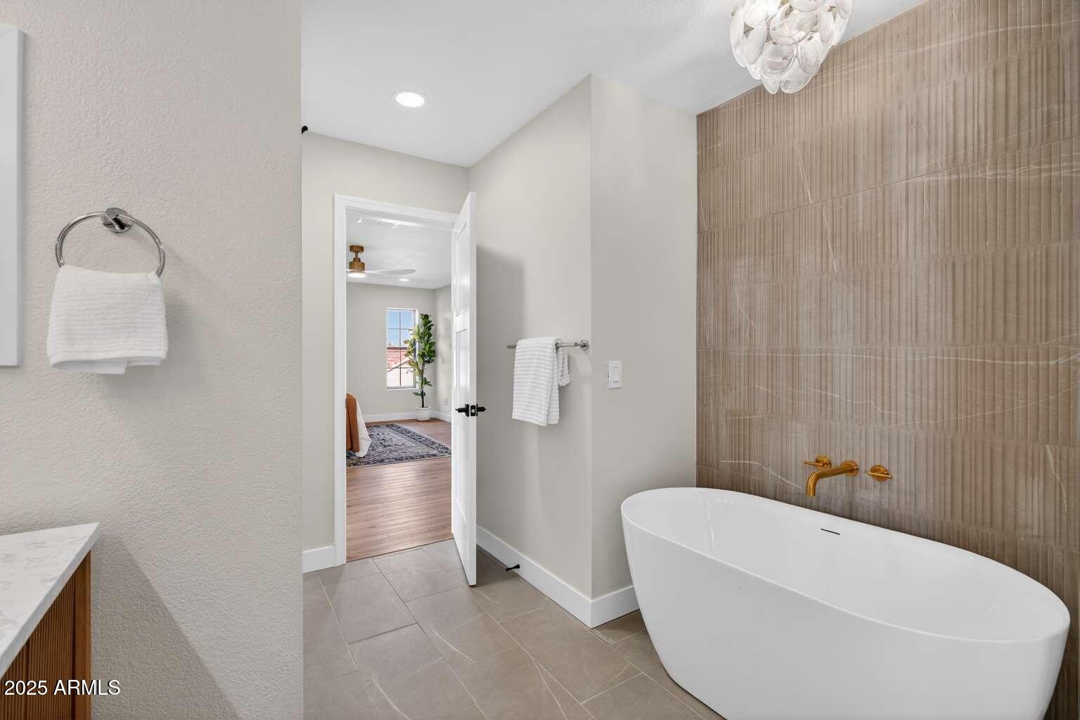 15850 North 15th Way Phoenix, AZ 85022 - Photo 27 of 43 a bathroom with a tub sink and mirror