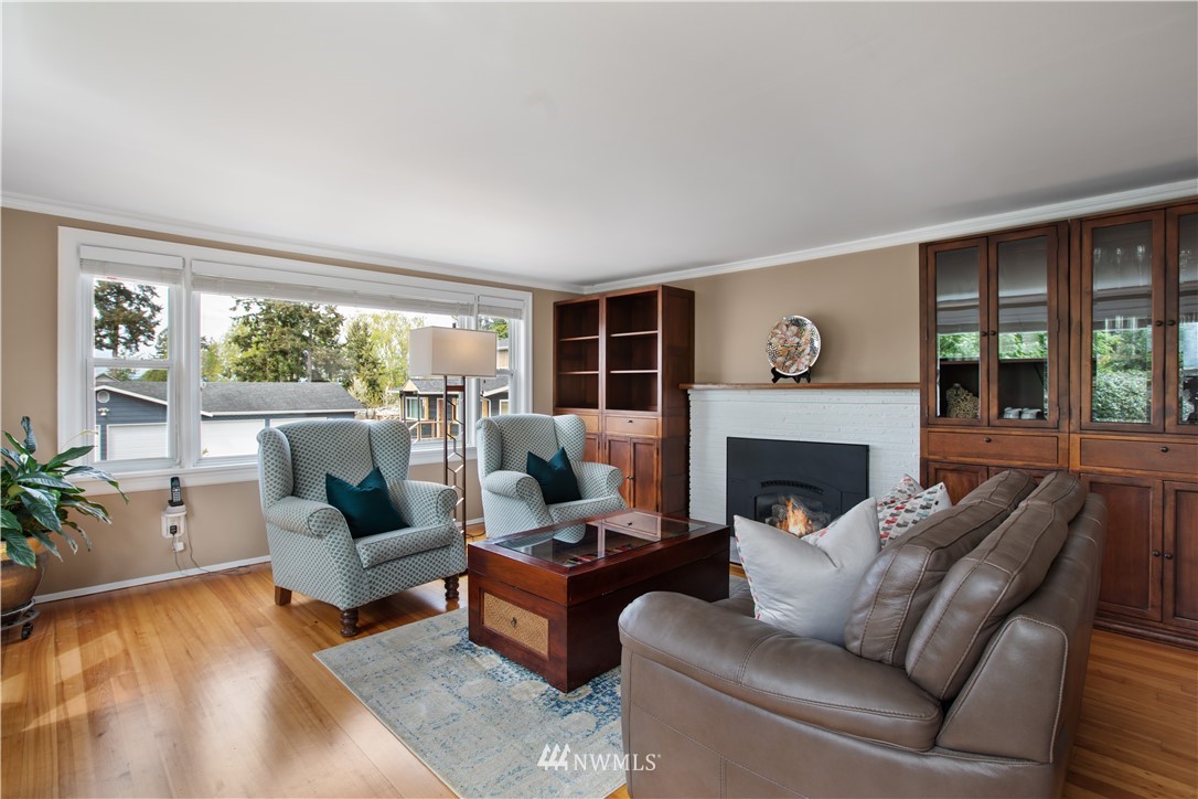 735 Caspers Street Edmonds, WA 98020 - Photo 3 of 37 Gallery Image 3