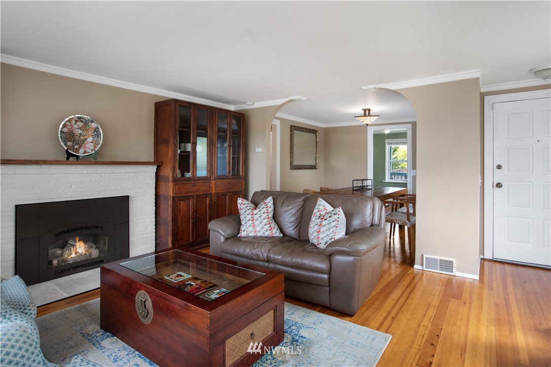 735 Caspers Street Edmonds, WA 98020 - Photo 4 of 37 Gallery Image 4
