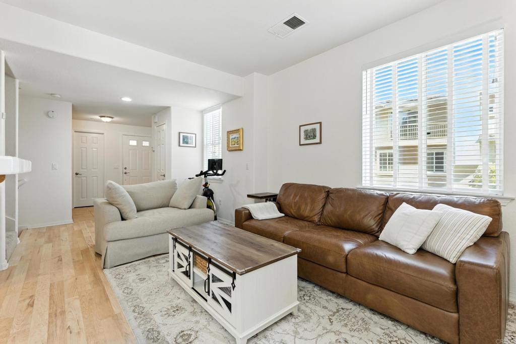 13009 Evening Creek Drive South, Unit 8 San Diego, CA 92128 - Photo 4 of 30