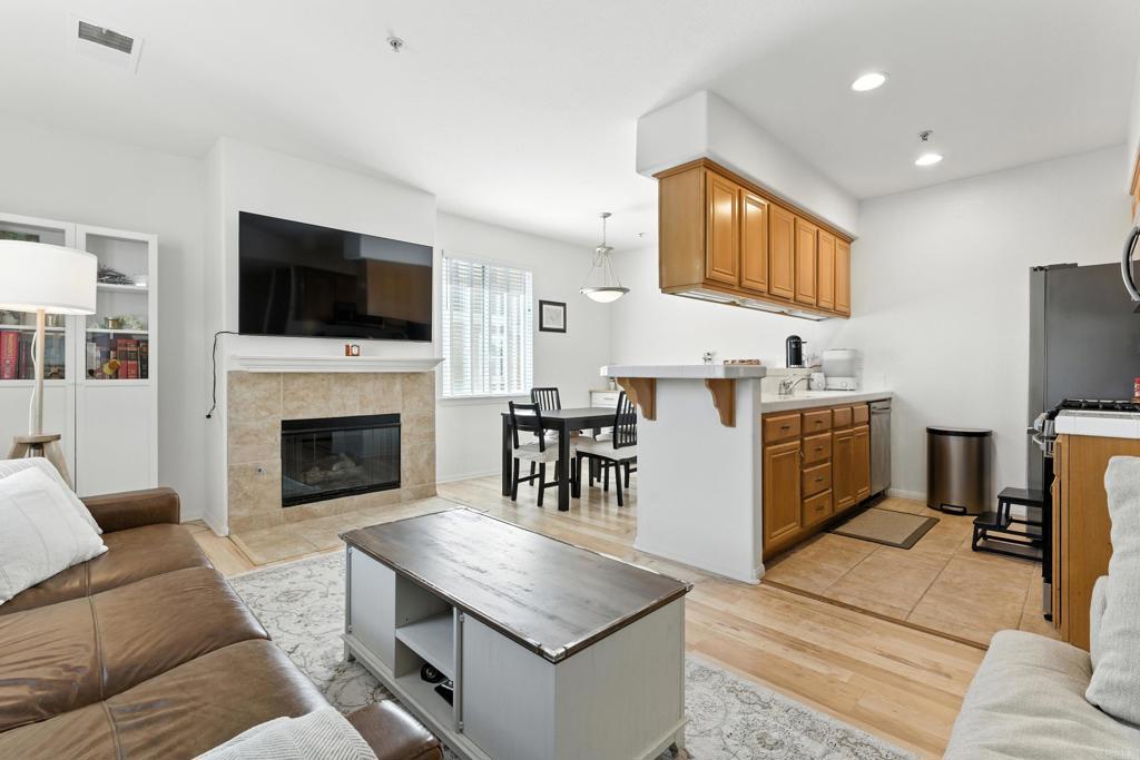 13009 Evening Creek Drive South, Unit 8 San Diego, CA 92128 - Photo 5 of 30