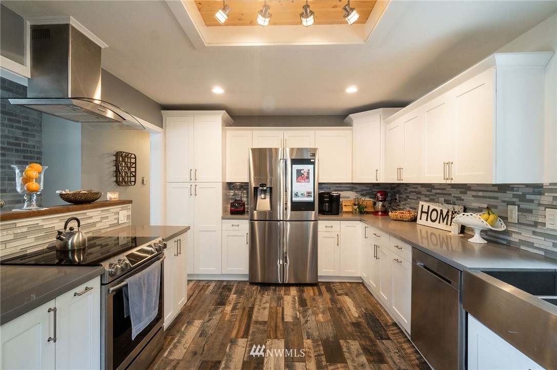 16695 Seminole Road Northeast Poulsbo, WA 98370 - Photo 5 of 40 Gallery Image 5