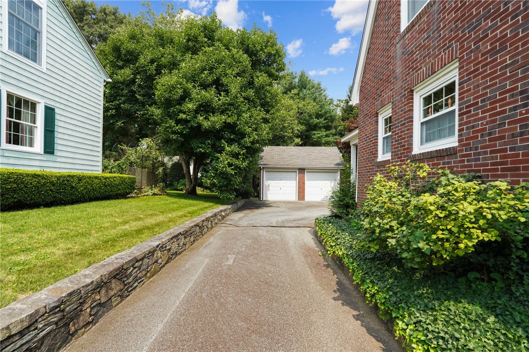 81 Overhill Road Warwick, RI 02818 - Photo 4 of 41 Gallery Image 4