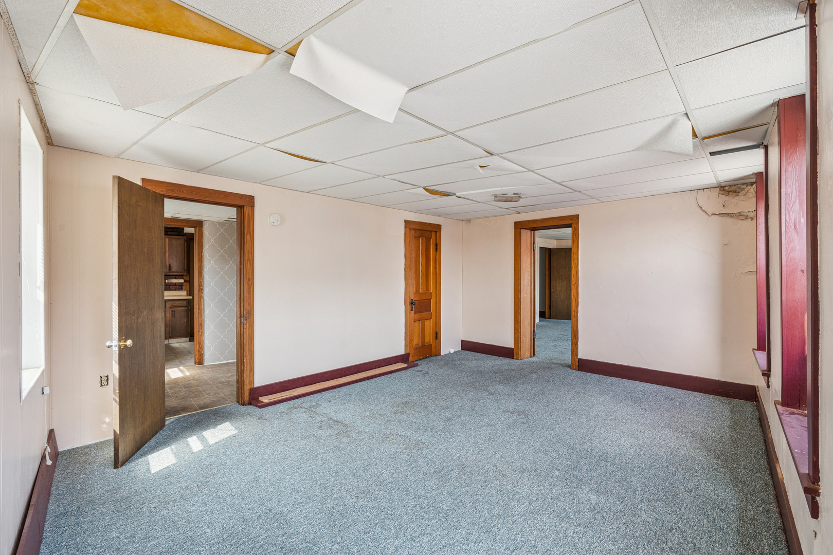 201 North State Street Geneseo, IL 61254 - Photo 27 of 49 a view of empty room with ceiling fan