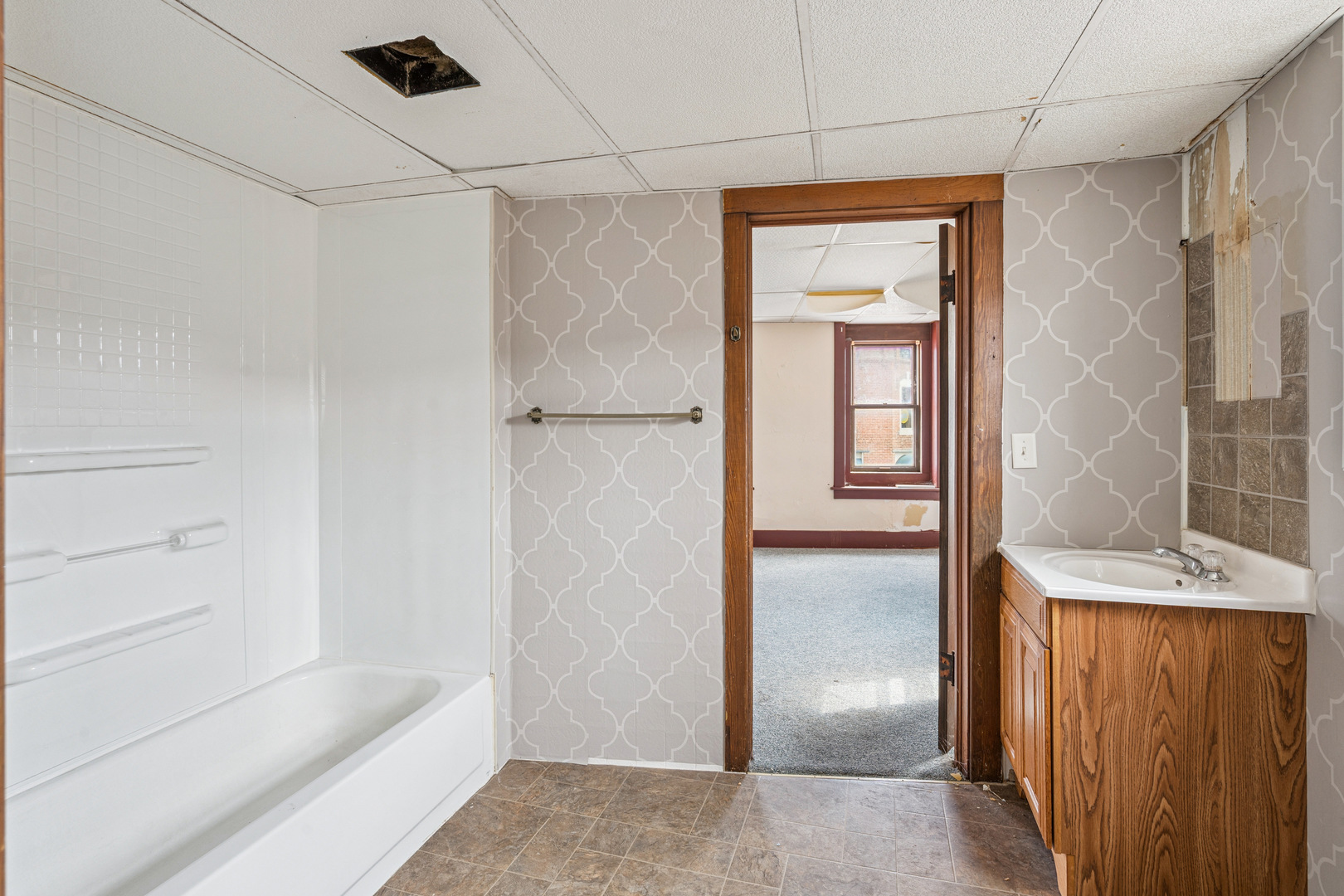 201 North State Street Geneseo, IL 61254 - Photo 28 of 49 a bathroom with a tub and shower