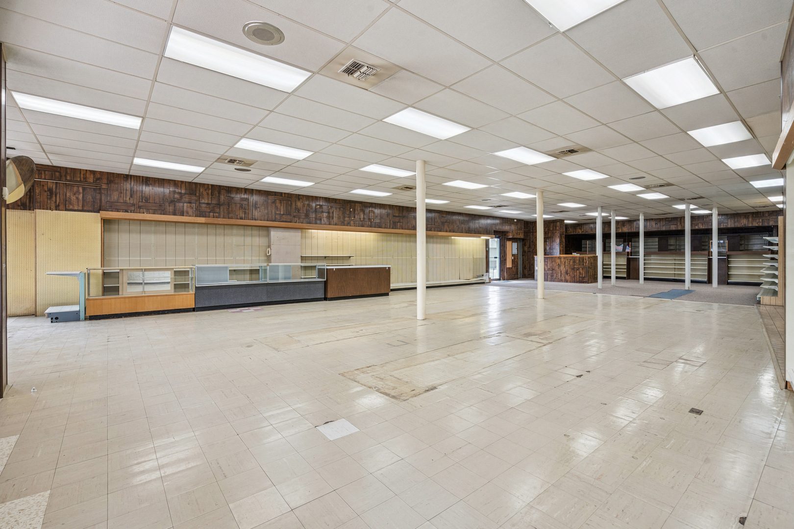 201 North State Street Geneseo, IL 61254 - Photo 7 of 49 a view of a room with gym equipment
