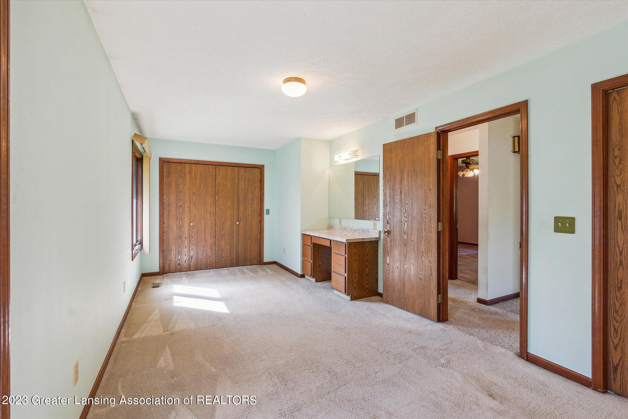 360 Tanbark Drive Dimondale, MI 48821 - Photo 18 of 41 19-360-Tanbark-Dr-Dimondale-MI-48821-Win