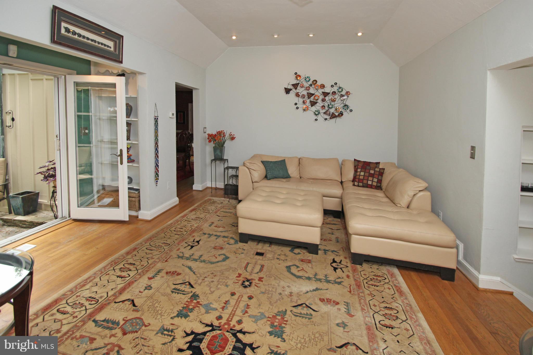 21 Sussex Road Silver Spring, MD 20910 - Photo 4 of 30 a living room with furniture and a rug