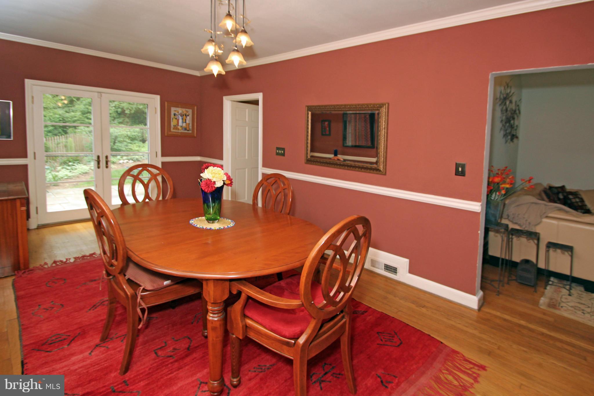 21 Sussex Road Silver Spring, MD 20910 - Photo 8 of 30 a dining room with furniture and window