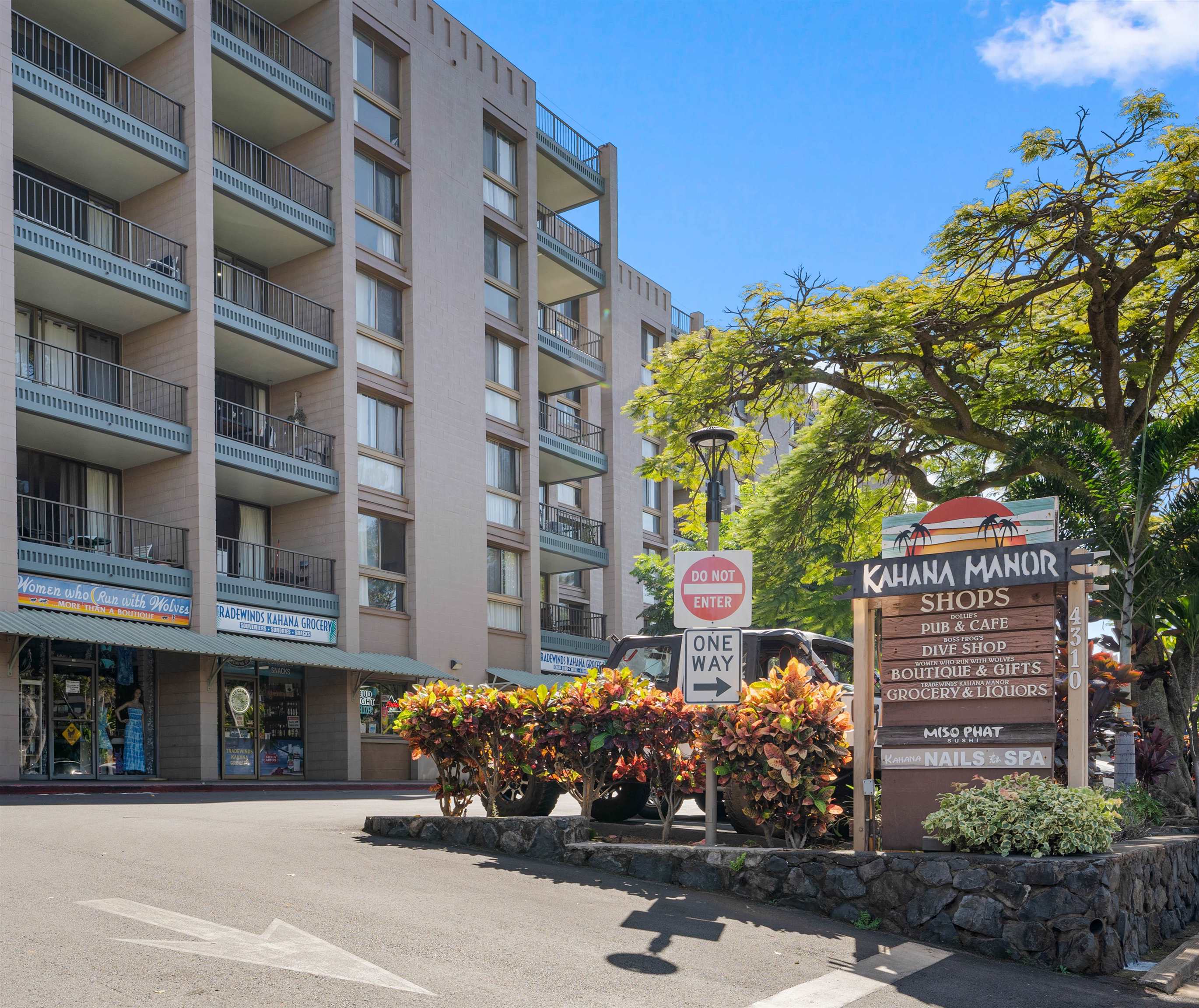4310 Lower Honoapiilani Road, Unit 609 Lahaina, HI 96761 - Photo 21 of 29 a front view of a building