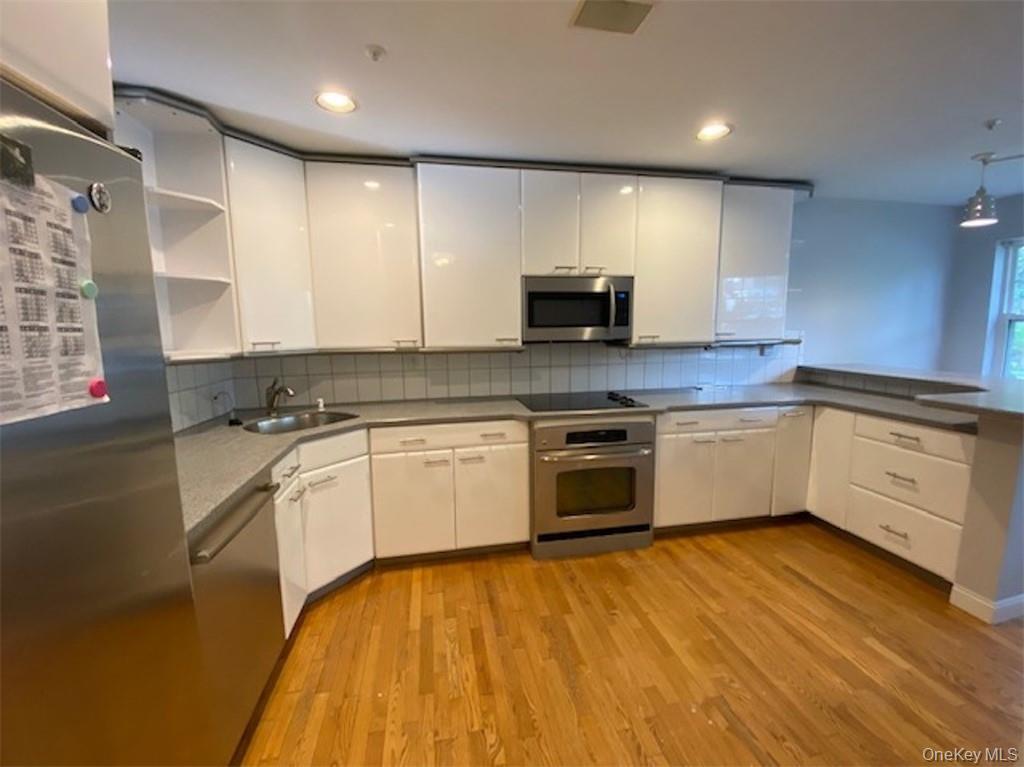 51 Winding Ridge Road White Plains, NY 10603 - Photo 8 of 30