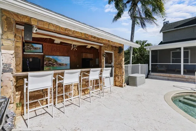 $695,000 | 2870 Hickey Creek Road, Alva, FL 33920