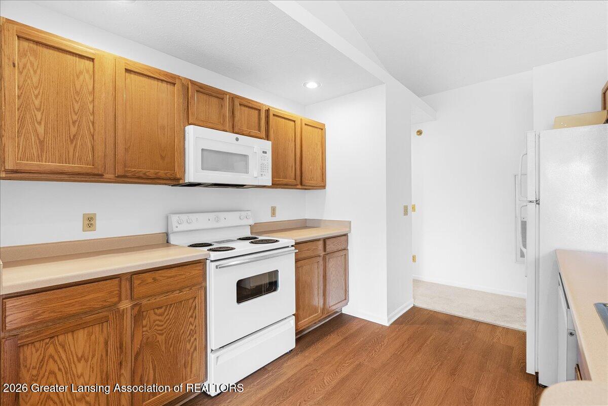 4452 Cricket Ridge Drive, Unit 204 Holt, MI 48842 - Photo 19 of 39 19-Media Jett - 27