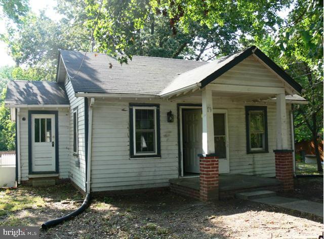 19 Truslow Road Fredericksburg, VA 22405 - Photo 1 of 12 Exterior (Main)