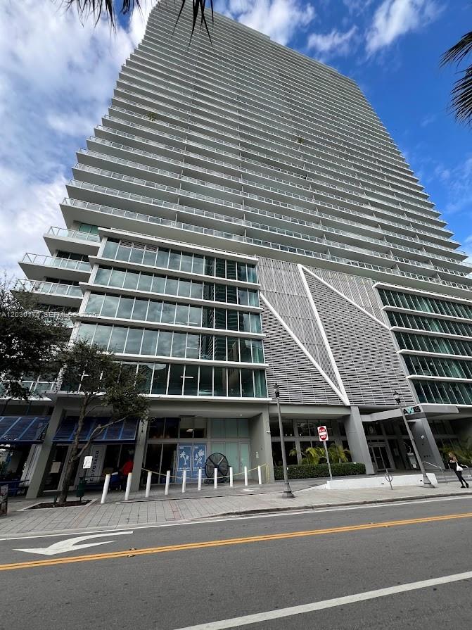 79 Southwest 12th Street, Unit 1710S Miami, FL 33130 - Photo 18 of 25 a view of a building and a street