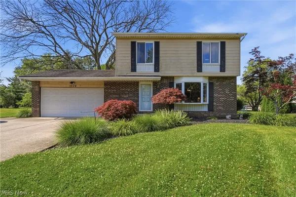$330,000 | 1038 Hampton Drive, Macedonia, OH 44056
