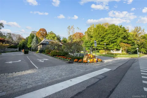 $2,998,000 | 2 Earle Drive, Muttontown, NY 11791