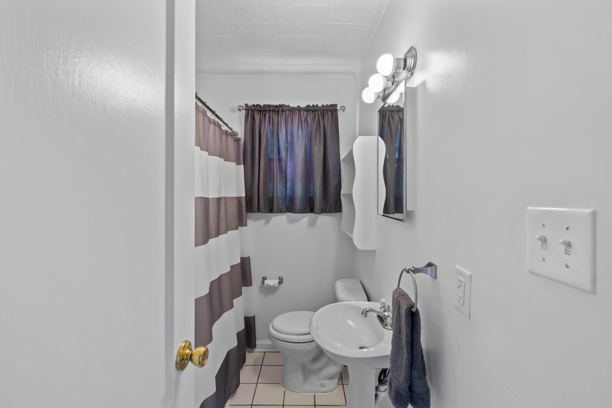 7508 Riddle Avenue Baltimore, MD 21224 - Photo 13 of 25 Shared full bath