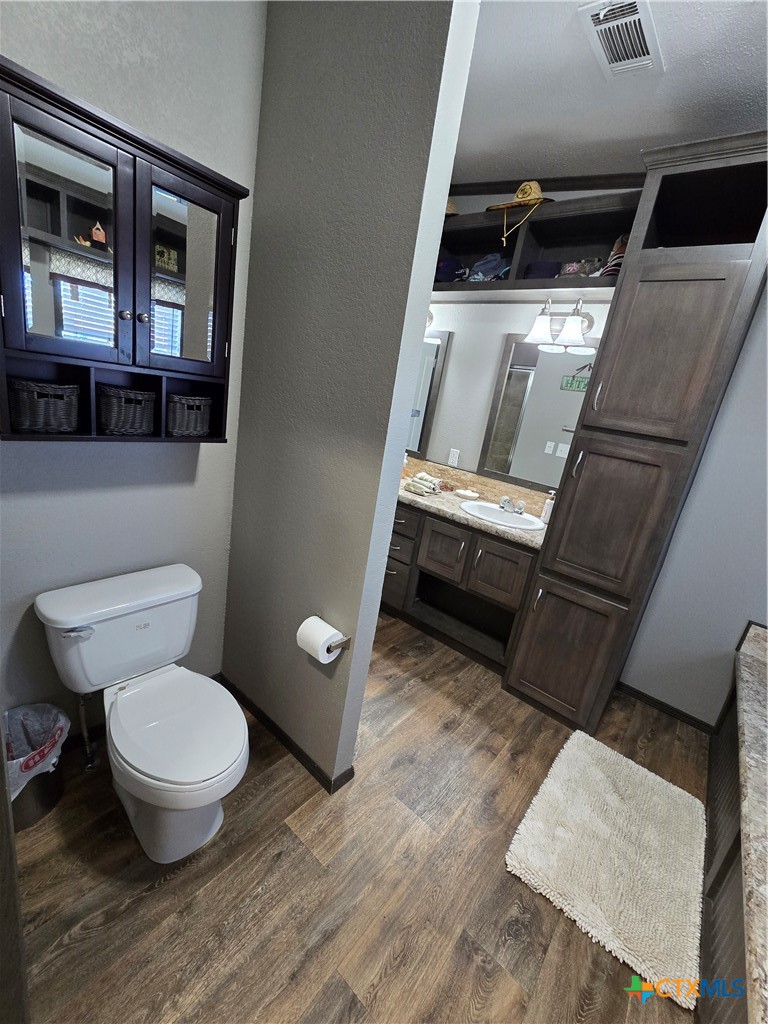 390-400 North Fawn Ridge Drive Leander, TX 78641 - Photo 20 of 48 a bathroom with a toilet and a mirror