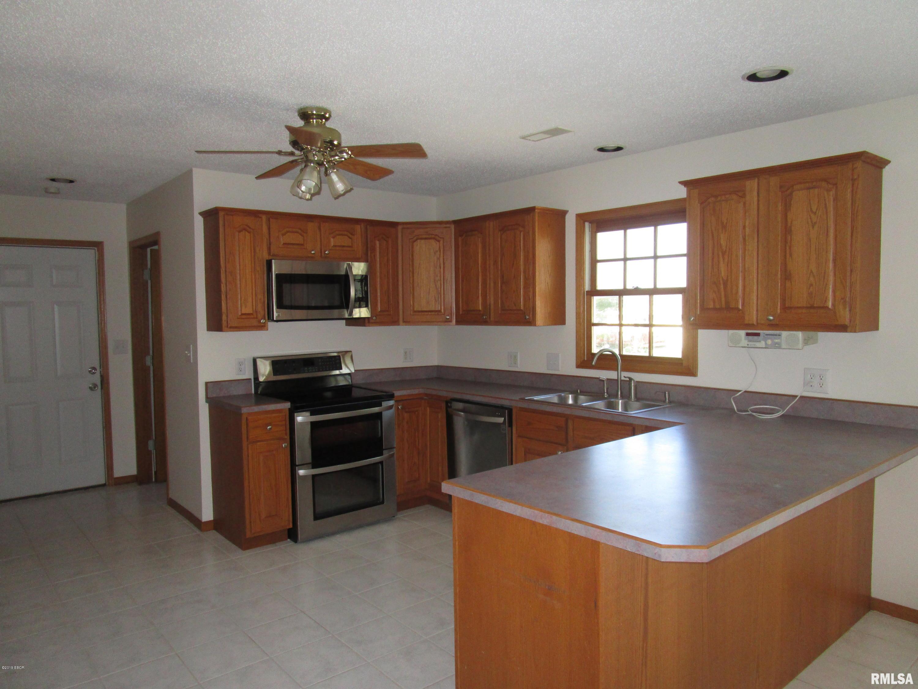 3025 Hickory Ridge Drive Herrin, IL 62948 - Photo 11 of 24 Gallery Image 11
