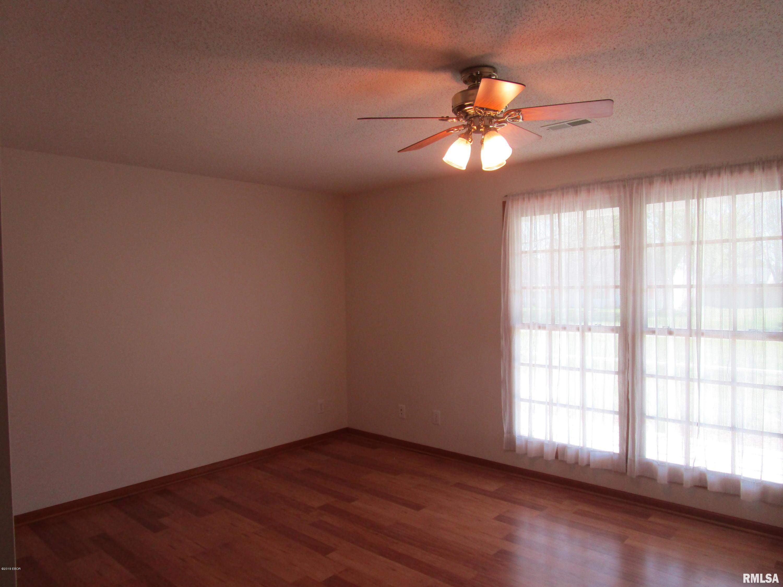 3025 Hickory Ridge Drive Herrin, IL 62948 - Photo 15 of 24 Gallery Image 15