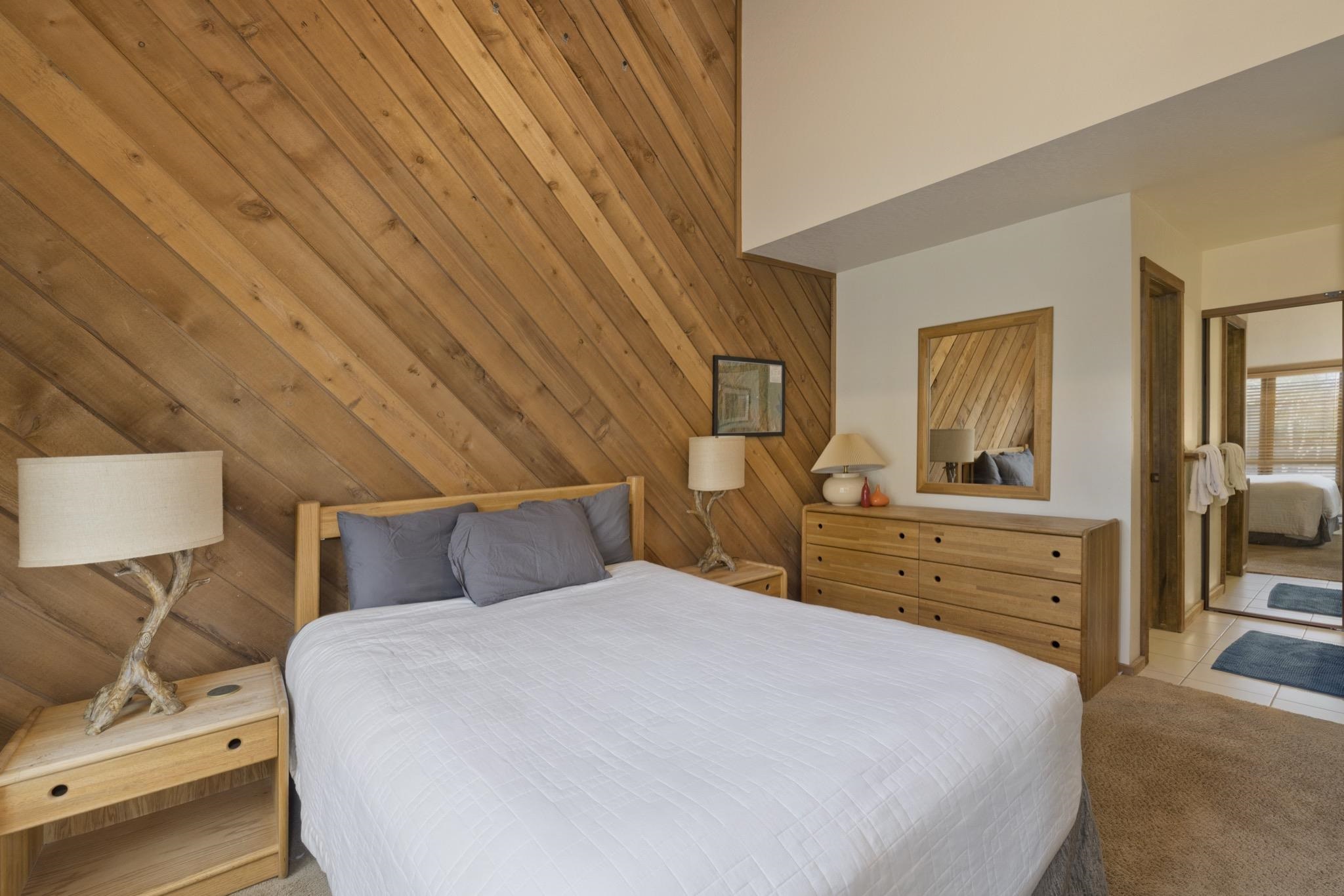 417 Snowcreek Road, Unit 417 Mammoth Lakes, CA 93546 - Photo 19 of 31 Angled wood-panel accent wall