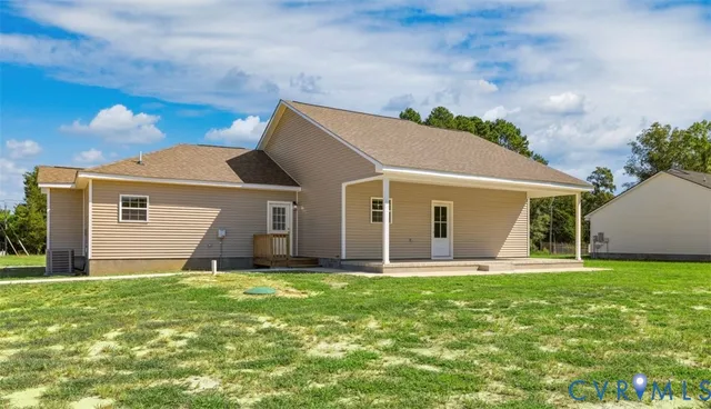 a view of a house with a yard and garage