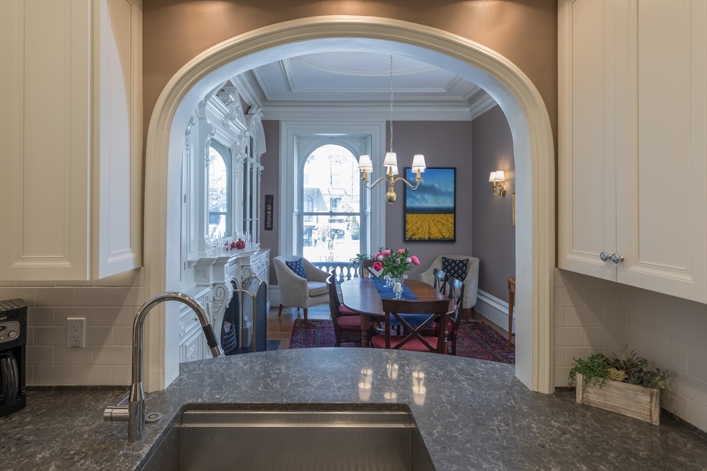129 Beacon Street, Unit 1 Boston, MA 02116 - Photo 11 of 42 a view of a livingroom with furniture