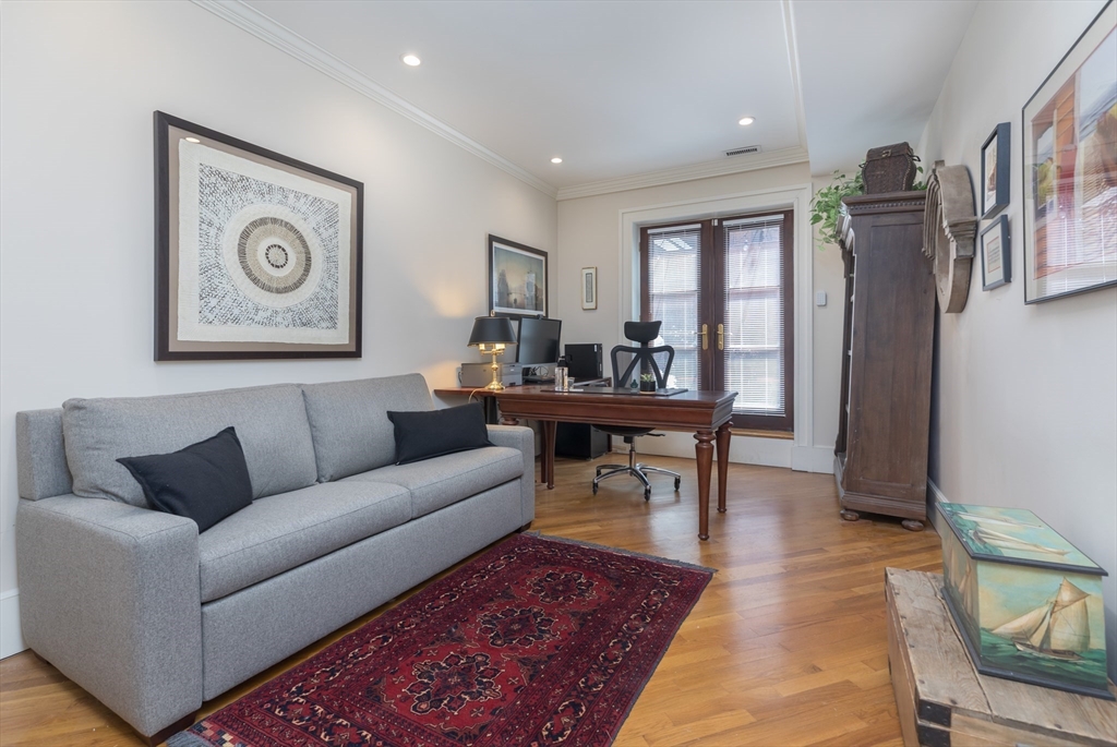 129 Beacon Street, Unit 1 Boston, MA 02116 - Photo 29 of 42 a living room with furniture and a rug
