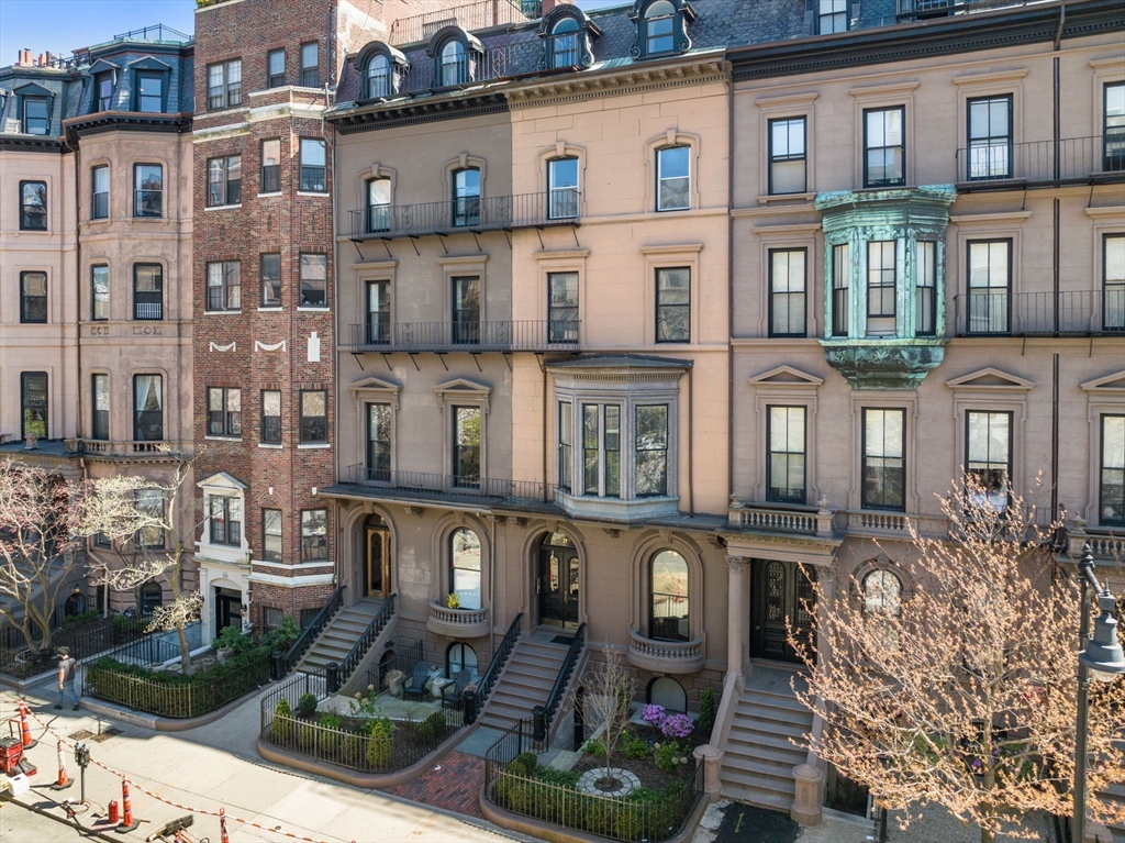 129 Beacon Street, Unit 1 Boston, MA 02116 - Photo 40 of 42 a front view of a residential apartment building with a yard