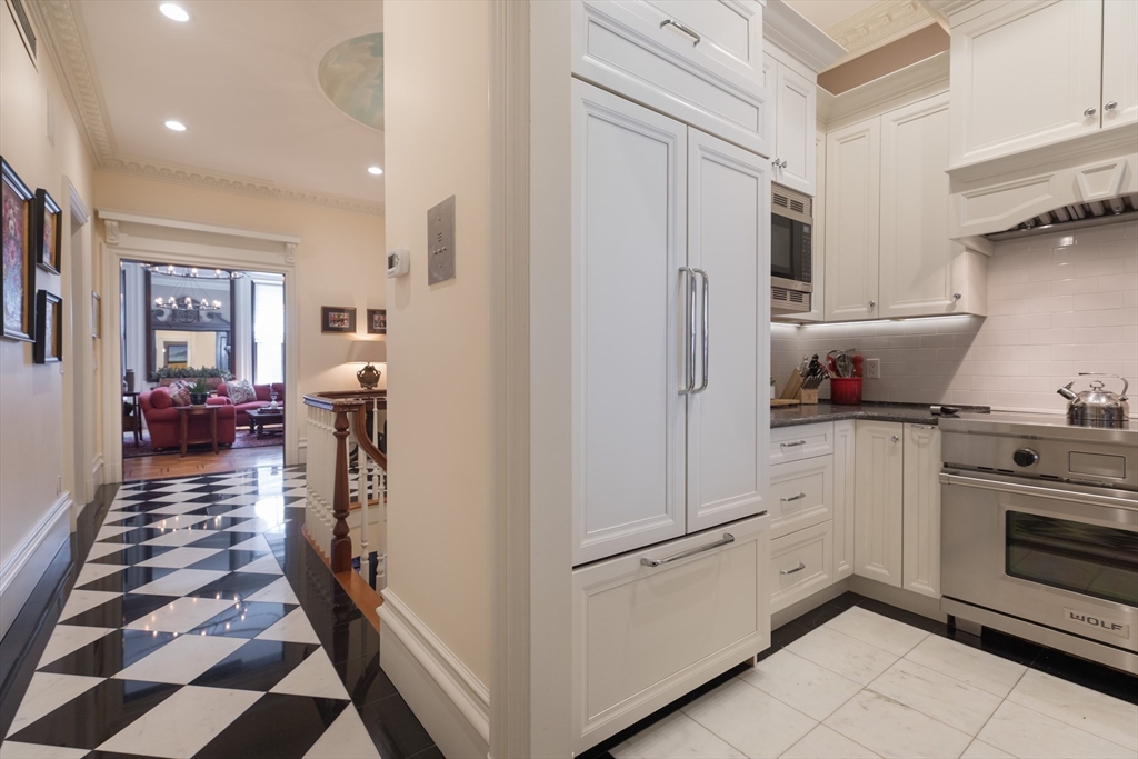129 Beacon Street, Unit 1 Boston, MA 02116 - Photo 7 of 42 a kitchen with a refrigerator and a stove
