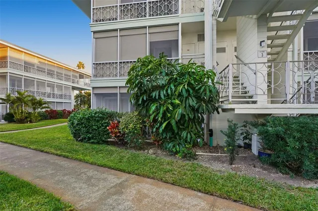 $649,900 | 1000 North Shore Drive Northeast, Unit 2, St. Petersburg, FL 33701