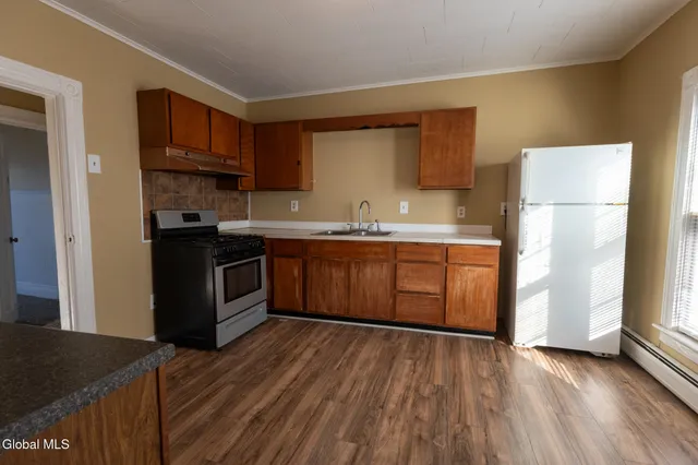 $1,300 | 104 Lawrence Street, Unit 2, Glens Falls, NY 12801