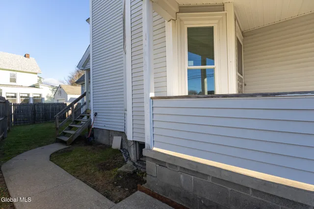 $1,300 | 104 Lawrence Street, Unit 2, Glens Falls, NY 12801